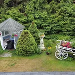 Letniskowy Na Kaszubach Lub Z Kominkiem بيت خشبي بوتسك