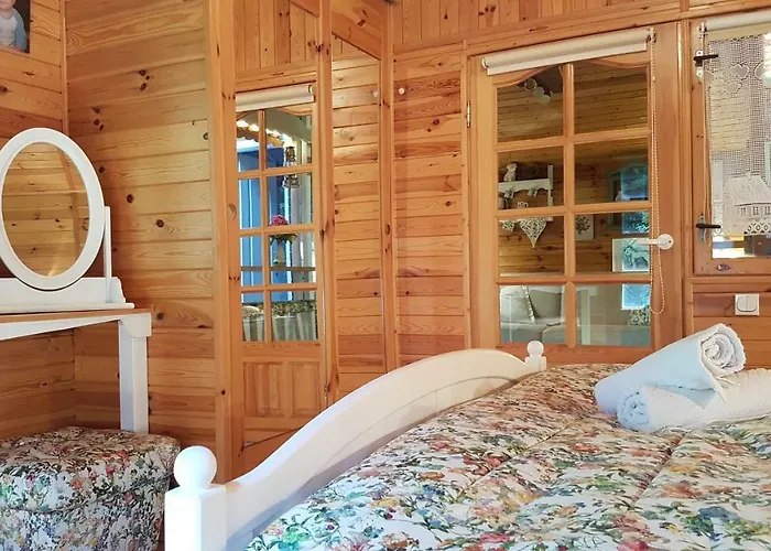 Alojamento de Turismo Selvagem Letniskowy Na Kaszubach Lub Z Kominkiem *